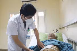 Chướng bụng, khó tiêu nghĩ bệnh tuổi già... không ngờ u gan "khủng"