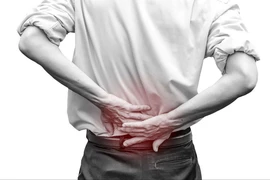 Nhận biết triệu chứng viêm cột sống dính khớp