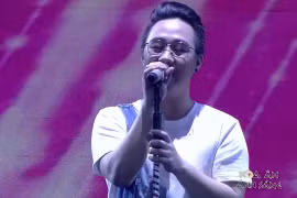 Video: Khán phòng hóa trời sao, khán giả đồng thanh hát cùng Trung Quân