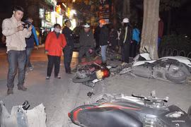 Video: Phút kinh hoàng xe Lexus chèn qua người ở Hà Nội