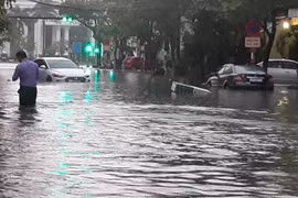 Mưa khủng khiếp nhiều tiếng, Đà Nẵng ngập lụt chưa từng thấy