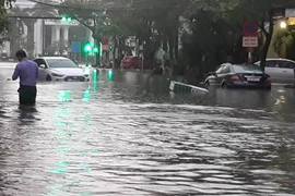 Mưa khủng khiếp nhiều tiếng, Đà Nẵng ngập lụt chưa từng thấy