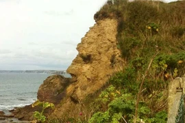 Kỳ quặc những vách đá hình mặt người trên thế giới