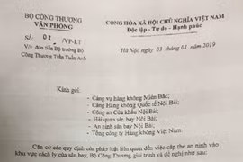 Tiết lộ số xe biển xanh đón “quý bà” tận chân cầu thang cửa ra máy bay