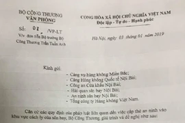 Tiết lộ số xe biển xanh đón “quý bà” tận chân cầu thang cửa ra máy bay