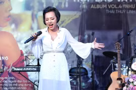 Ca khúc “Hãy ngồi xuống đây” lần đầu được cấp phép hát tại Việt Nam