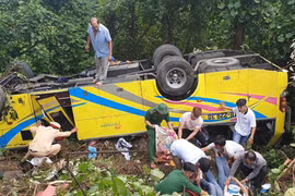 Khởi tố vụ án xe khách chở sinh viên lao xuống đèo Hải Vân