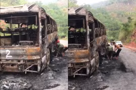 Clip: Xe khách đang chạy bốc cháy, hàng chục hành khách tháo chạy