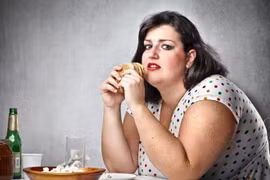 Dừng ngay những thói quen tưởng vô hại này nếu không muốn tăng cân béo phì