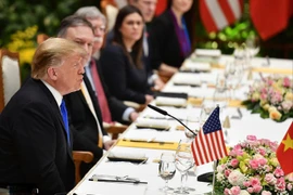 Ông Donald Trump thưởng thức chả cá, nem Hà Nội