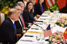 Ông Donald Trump thưởng thức chả cá, nem Hà Nội