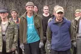 Quân Ukraine bị bao vây ở Kursk đã ra hàng quân Nga 