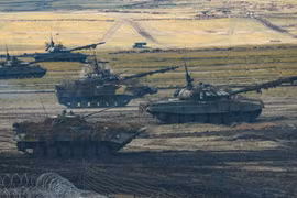 300 xe tăng Sư đoàn 4 tạo thành cơn "lũ thép"ở Donbass 