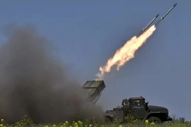 Quân Ukraine vượt sông Dnieper, Nga tung pháo binh bắn chặn