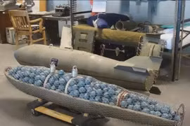 Bộ trưởng Shoigu: Ukraine sử dụng bom chùm trước, Nga chỉ đáp trả