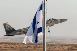 Làm thế nào mà 140 máy bay của Israel bay được tới Iran?