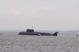 Tàu ngầm Nga di chuyển tới khu vực tiêm kích F-35B của Anh rơi