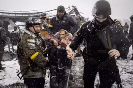 Những người dân may mắn đầu tiên đã thoát khỏi thành phố Sumy 