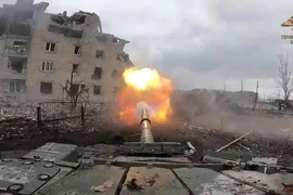 Quân đội Ukraine bị “chôn chân” ở Bakhmut và Soledar thế nào?