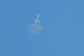 Nóng: Nga phát hiện máy bay lạ áp sát, nghi là tiêm kích F-35