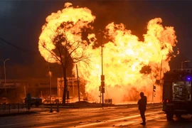 Nga dội trận "cuồng phong", 15 tỉnh Ukraine chìm trong bóng tối