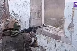 Ukraine điều quân giải cứu Tiểu đoàn Azov kẹt tại Soledar 