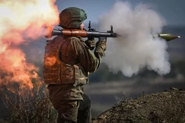 Cả Nga và Ukraine thi nhau “tặng quà” cho Hội nghị thưởng đỉnh NATO 