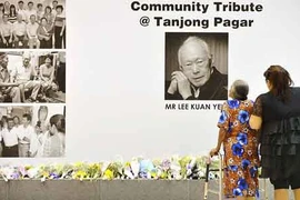 Dân Singapore nghẹn ngào tưởng nhớ ông Lý Quang Diệu