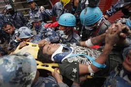 Kỳ tích thiếu niên Nepal sống sót sau 5 ngày bị chôn vùi