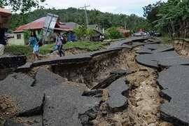 Động đất mạnh 6,1 độ Richter ngoài khơi Philippines