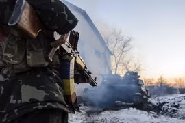 Ly khai đánh bật quân đội Ukraine khỏi vùng ngoại ô Donetsk