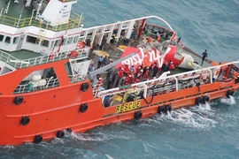 Chuông báo động máy bay Air Asia reo lên trước khi lao xuống biển