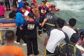 Phà lật úp ở miền trung Philippines, 33 người chết