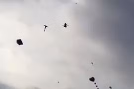 Báo nước ngoài đưa tin bé trai Việt bị diều cuốn tử vong