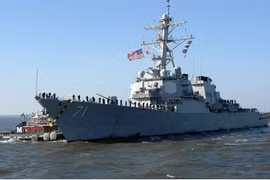 Tàu chiến Mỹ-Iran suýt đâm nhau ở Vịnh Aden