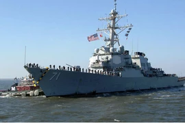 Tàu chiến Mỹ-Iran suýt đâm nhau ở Vịnh Aden