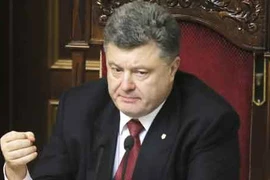 Tổng thống Ukraine trình Quốc hội dự thảo thiết quân luật