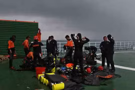 Phát hiện tín hiệu ping nghi từ hộp đen máy bay Air Asia