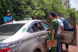 Tài xế taxi bị dọa giết vào giữa khuya 