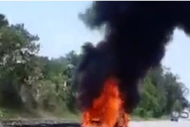 Xe Santafe bất ngờ bốc cháy ngùn ngụt, tài xế bị bỏng nặng