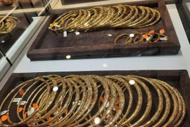 Giá vàng hôm nay 30/12: Bật tăng, chứng khoán Mỹ “đỏ” sàn