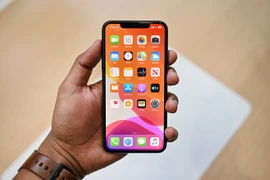 Tin vui cho fan táo: Điện thoại iPhone chính hãng đồng loạt giảm giá