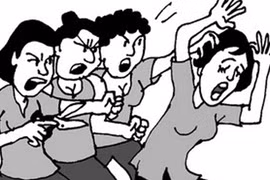 Video: Dân tình phẫn nộ khi chồng đánh vợ không tiếc tay để bảo vệ bồ