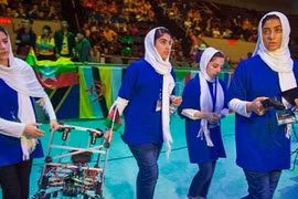 Chế tạo máy thở từ các bộ phận xe ô tô cũ