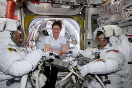 Vì sao nữ phi hành gia phải uống thuốc tránh thai? Lý do quá bất ngờ!