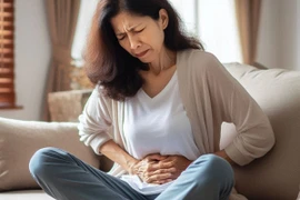 Đột ngột đến tháng, cụ bà hí hửng 'cải lão hoàn đồng' nào ngờ ung thư 