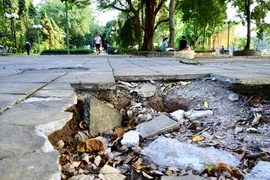 Công viên Nghĩa Đô, Cầu Giấy nhếch nhác, bốc mùi