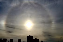 Hiện tượng hào quang mặt trời liên tục xảy ra, chuyên gia lý giải sao? 