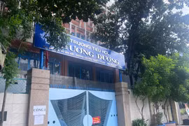 Vụ cô giáo xin tiền mua laptop: Hai mặt “xã hội hoá” giáo dục