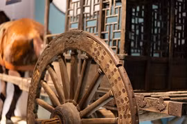 Vì sao quý tộc thời Đông Tấn "đu trend" dùng xe bò thay ngựa? 